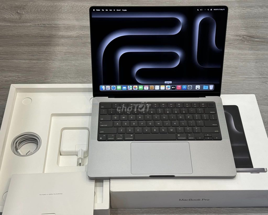 Macbook pro 14 inch M3 2023 có hóa đơn VAT 99,99%