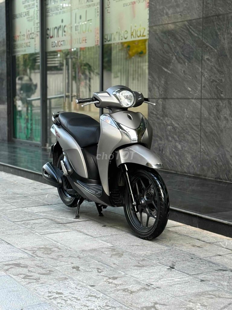 Sh mode smartkey thể thao bạc nhám 585.79. Mua bán Xe máy tại Quận Ba Đình Hà Nội được đăng bởi Xe Máy Nam Thi hình 2