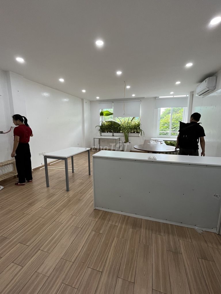 Cho thuê văn phòng Làng Việt Kiều, 60 m2/tầng, sàn thông đẹp
