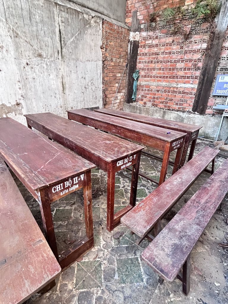  THANH LÝ 4 BỘ BÀN GHẾ HỌC SINH GỖ TỰ NHIÊN. Mua bán Bàn ghế tại Thành phố Buôn Ma Thuột Đắk Lắk được đăng bởi Thái Thị Thu Trang hình 1