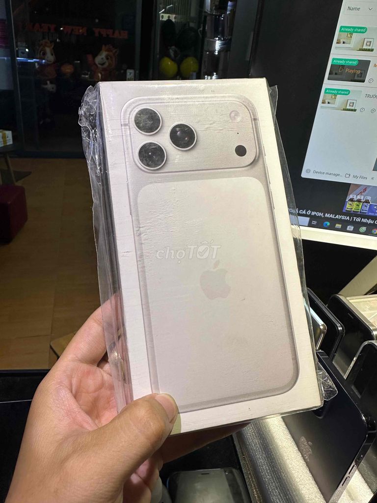 iPhone 17 Promax 512GB Bạc Việt Nam Mới. Mua bán Điện thoại tại Thành phố Thủ Đức Tp Hồ Chí Minh được đăng bởi Minh Sang Store Góp Bao Nợ Xấu hình 1