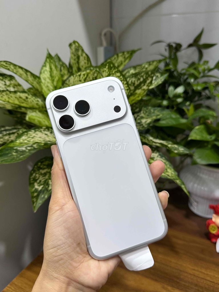 iPhone 17 Pro Max 256GB Trắng P100 S0L chưa Active. Mua bán Điện thoại tại Huyện Hóc Môn Tp Hồ Chí Minh được đăng bởi Thu hình 1