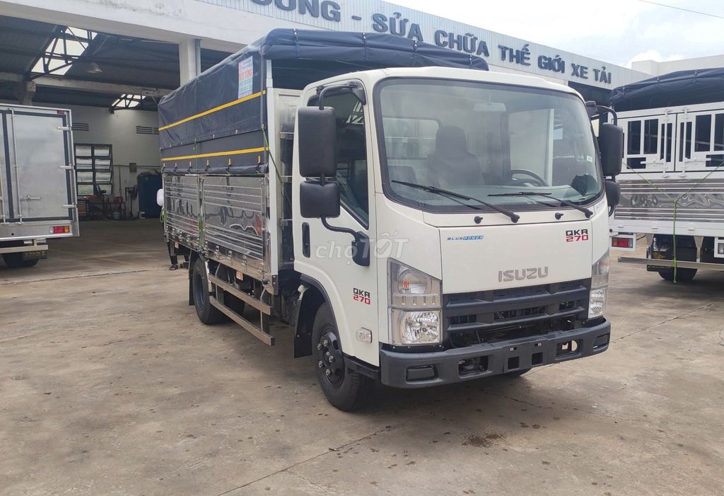 Xe tải Isuzu QKR270 thùng bạt Inox