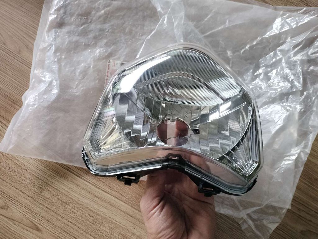 Chóa Đèn Suzuki Axelo chính hãng. Mua bán Phụ tùng xe tại Huyện Mang Thít Vĩnh Long được đăng bởi TRẦN HOÀNG NAM hình 2