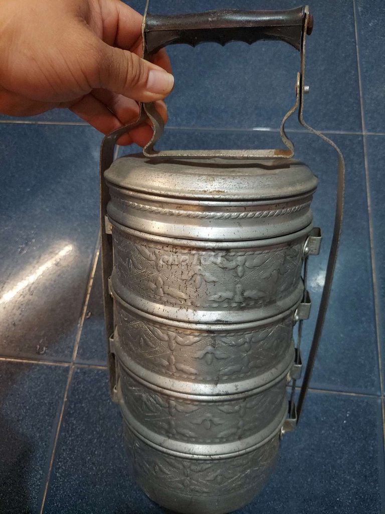 Cà mèn Kim loại Bạc Cổ điển. Mua bán Dụng cụ nhà bếp tại Quận 3 Tp Hồ Chí Minh được đăng bởi Thang  hình 1