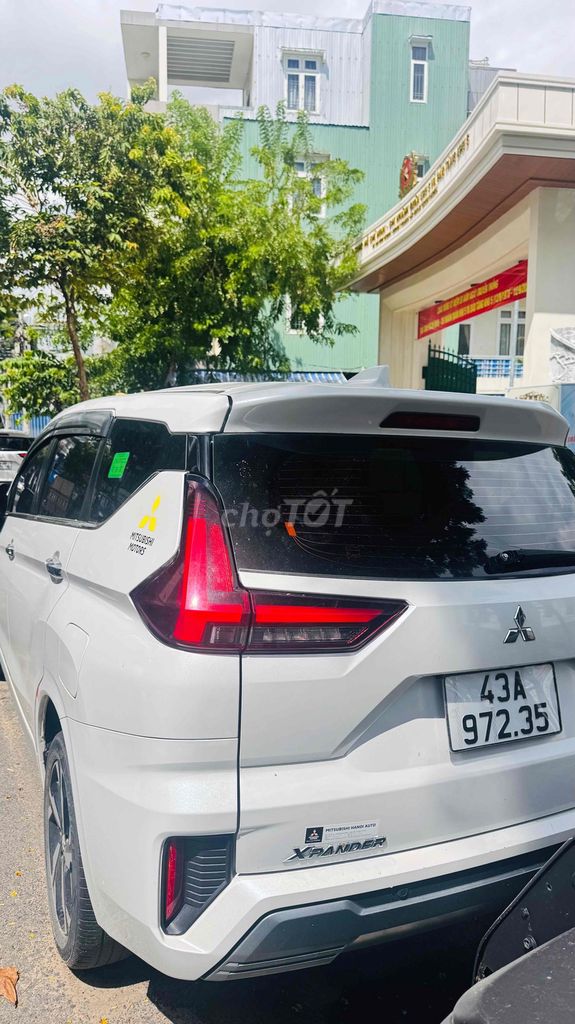 Mitsubishi Xpander Premium 2022 белый 33000 км