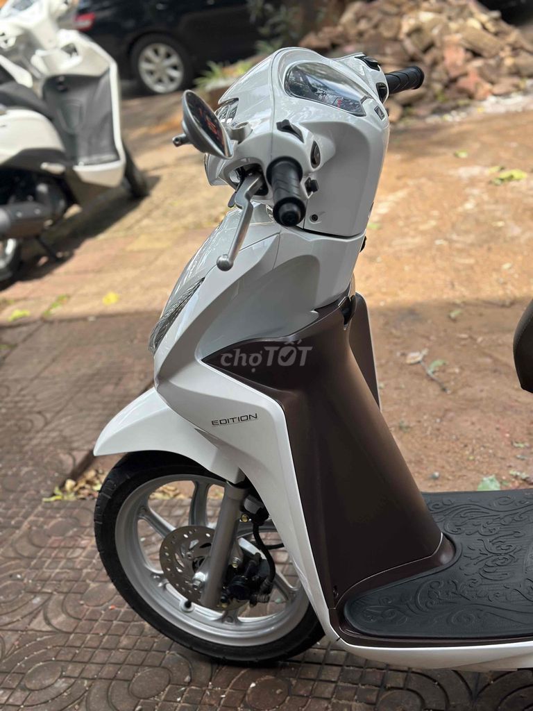 Honda Vision 2018 màu Trắng. Mua bán Xe máy tại Thành phố Pleiku Gia Lai được đăng bởi Xe Máy Nguyễn Vũ Gialai hình 13