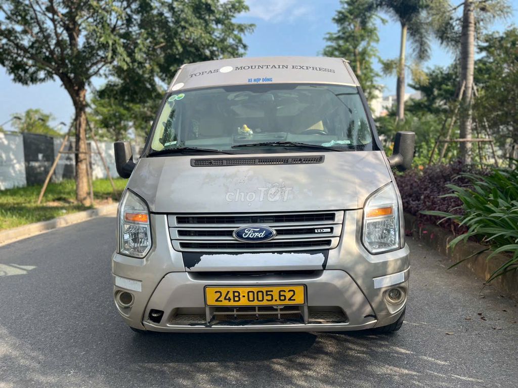 Ford Transit 2016 Luxury chạy 20 vạn km giá tốt