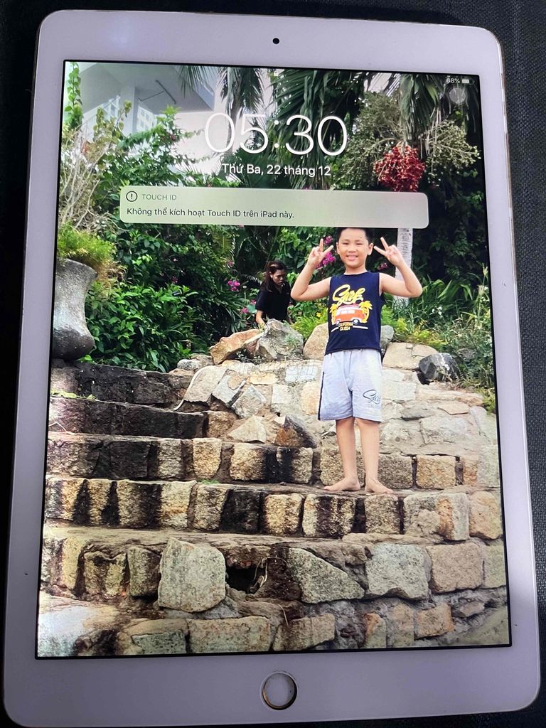 Apple iPad Air 2 Vàng Cảm ứng có điểm chết. Mua bán Máy tính bảng tại Quận 8 Tp Hồ Chí Minh được đăng bởi ngothanhdieungo hình 1
