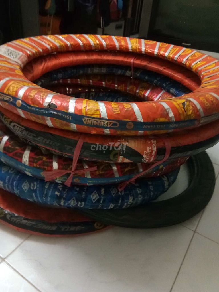 Lốp xe máy   ,cỡ 250-17 Wave. Mua bán Phụ tùng xe tại Quận Hai Bà Trưng Hà Nội được đăng bởi Lê Minh Thúy hình 2