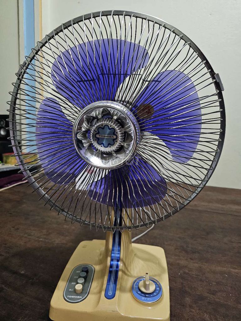 Quạt điện Toshiba Tím và vàng kem. Mua bán Quạt tại Huyện Triệu Sơn Thanh Hóa được đăng bởi An Le gia hình 1