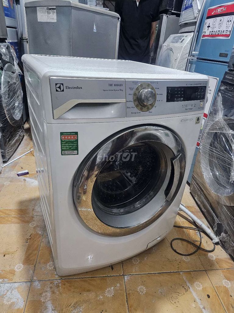 Máy giặt electrolux 9kg còn mới, giặt vắt êm