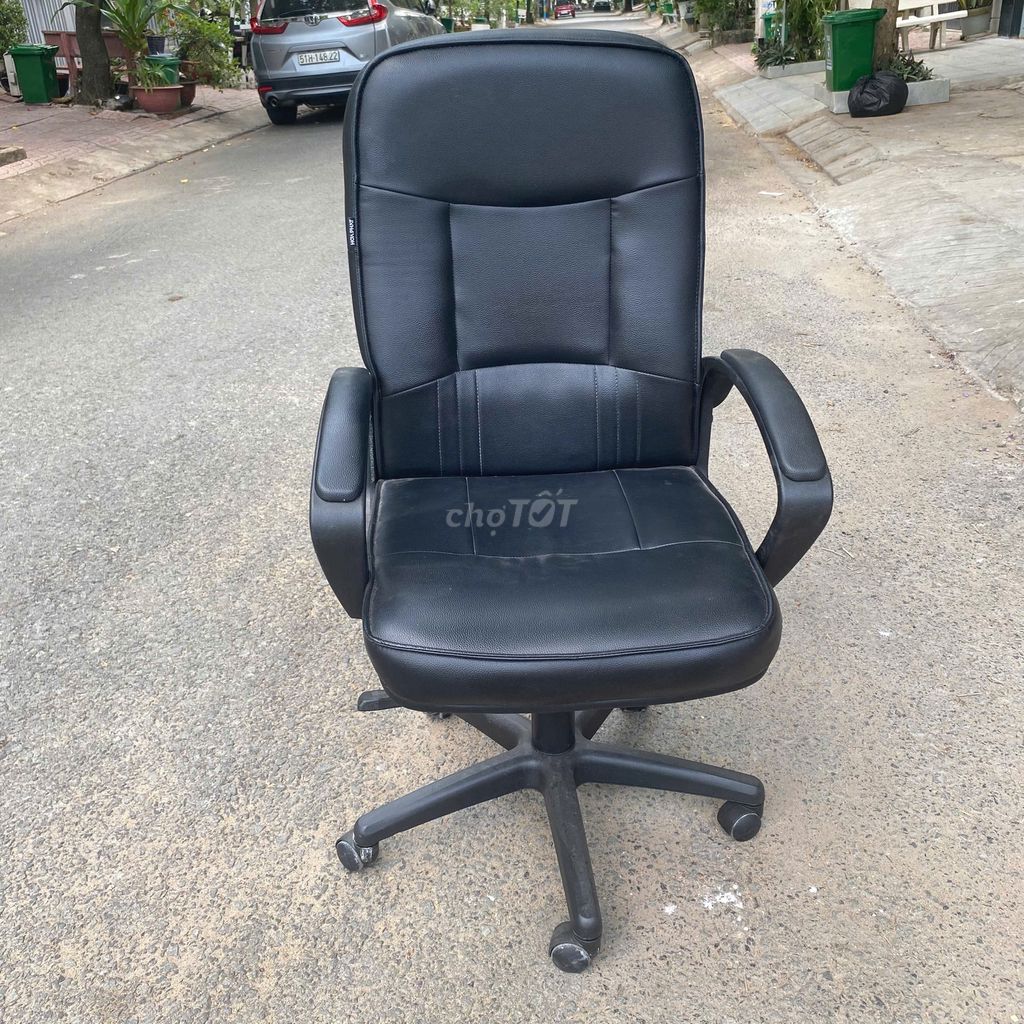 Ghế xoay Trưởng phòng Hòa Phát bọc da như mới. Mua bán Đồ dùng văn phòng tại Quận 10 Tp Hồ Chí Minh được đăng bởi Thanh Lý Thanh Bình hình 1
