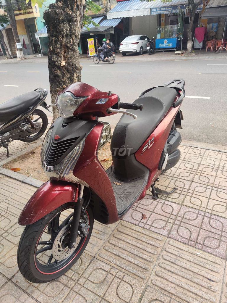 Xe tay ga SH 150i 2015 đỏ đô. Mua bán Xe máy tại Thành phố Tam Kỳ Quảng Nam được đăng bởi Nguyễn Cao Trí hình 4