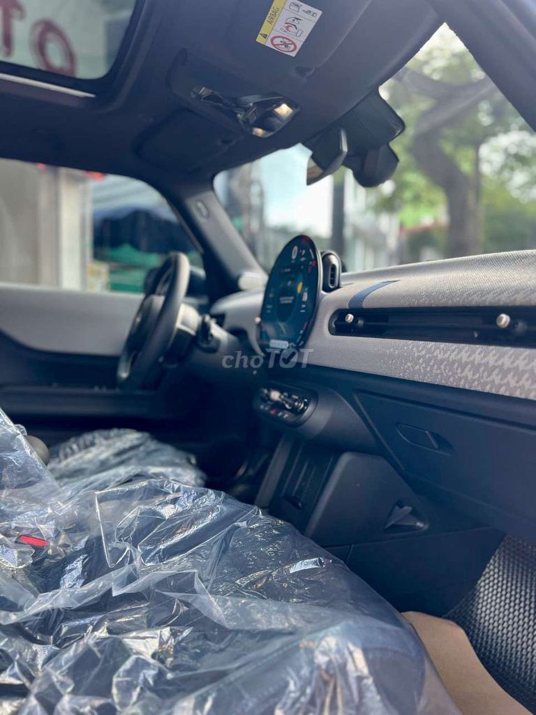 Mini Cooper S 5 Door, thơm mùi mới, đi đúng 143 km. Mua bán Ô tô tại Quận Long Biên Hà Nội được đăng bởi Long Biên Cars hình 12