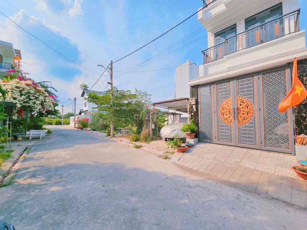 Дом у моста Xây Dựng, Фу Хыу, р-н 9, 77м², 2 этажа, 6,85 млрд, красная книга, дорога 8м