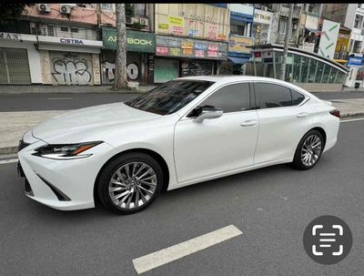 Lexus ES300h-2023-Trắng-Odo: 3.500km