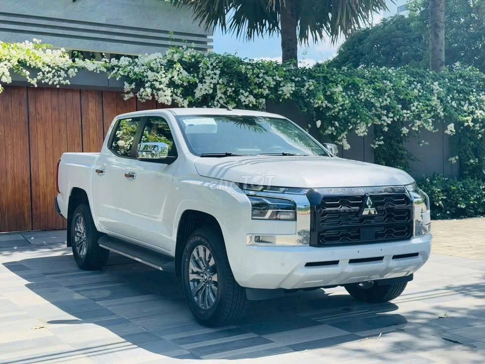 Mitsubishi Triton Premium NEW