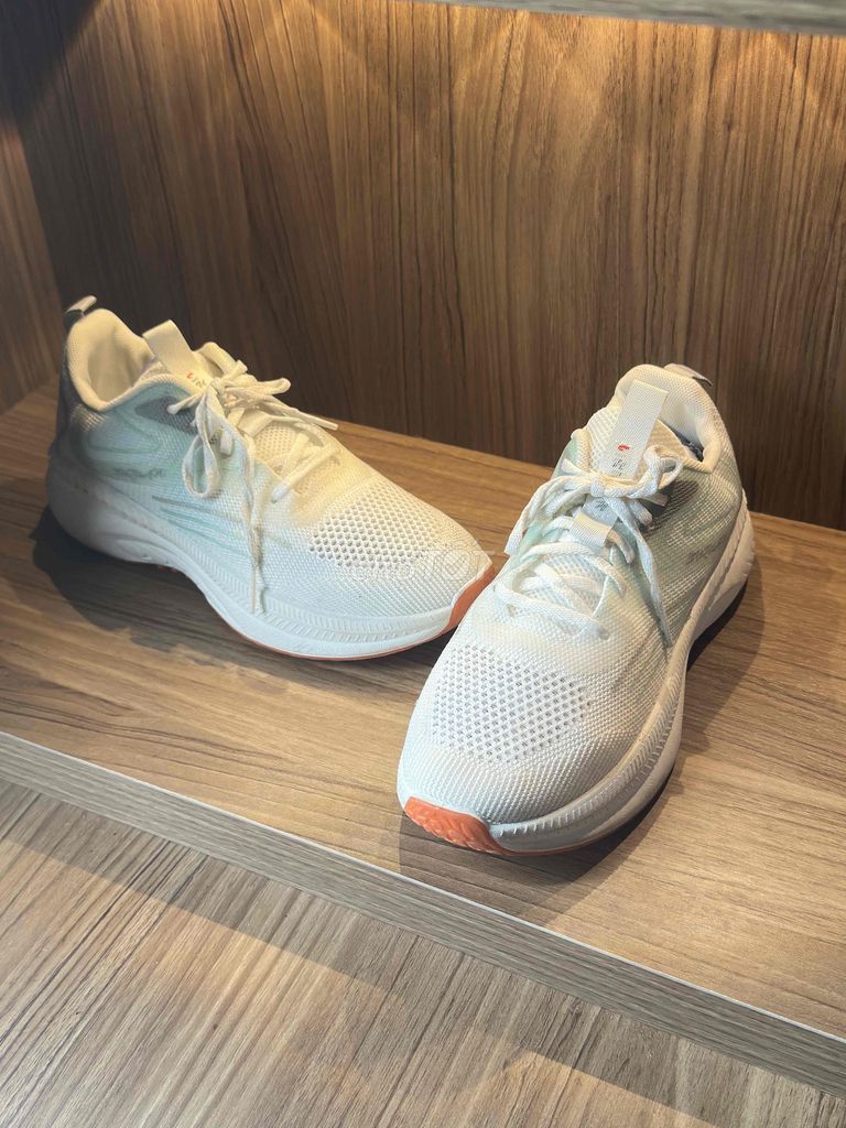 Giày thể thao Trắng thoáng khí size 39. Mua bán Giày dép tại Huyện An Dương Hải Phòng được đăng bởi Nguyen Hoang hình 1