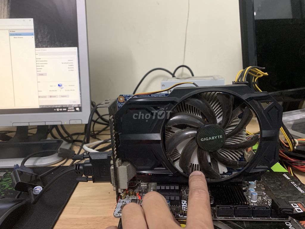 Có card đồ họa Giga 750 Ti 2G