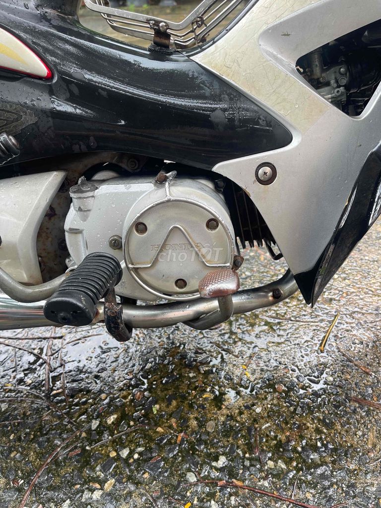 Honda Wave красный, чёрный, серебристый, мотоцикл с механической коробкой