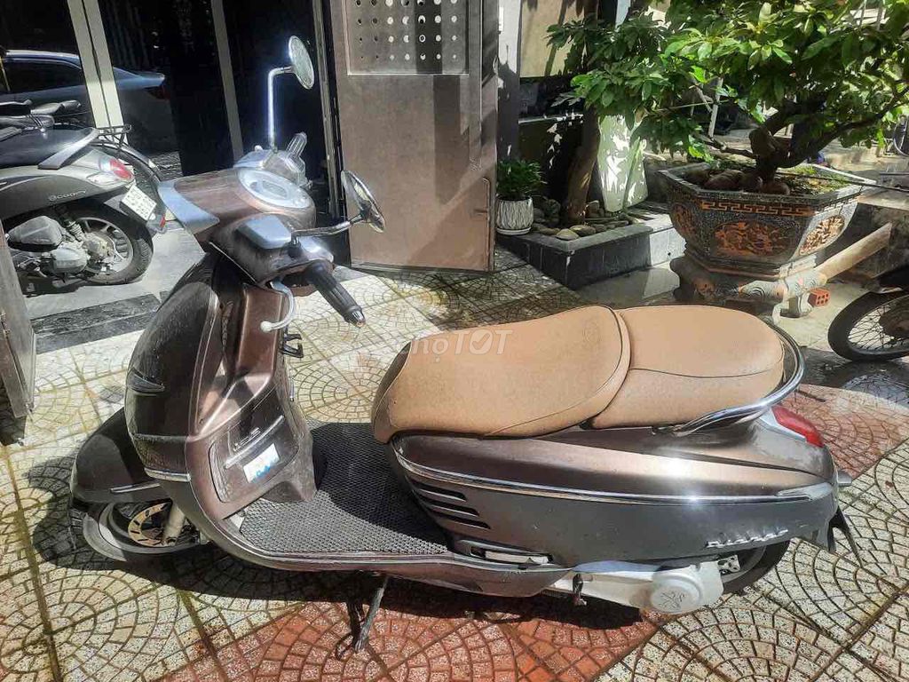 Peugeot Django коричневого цвета