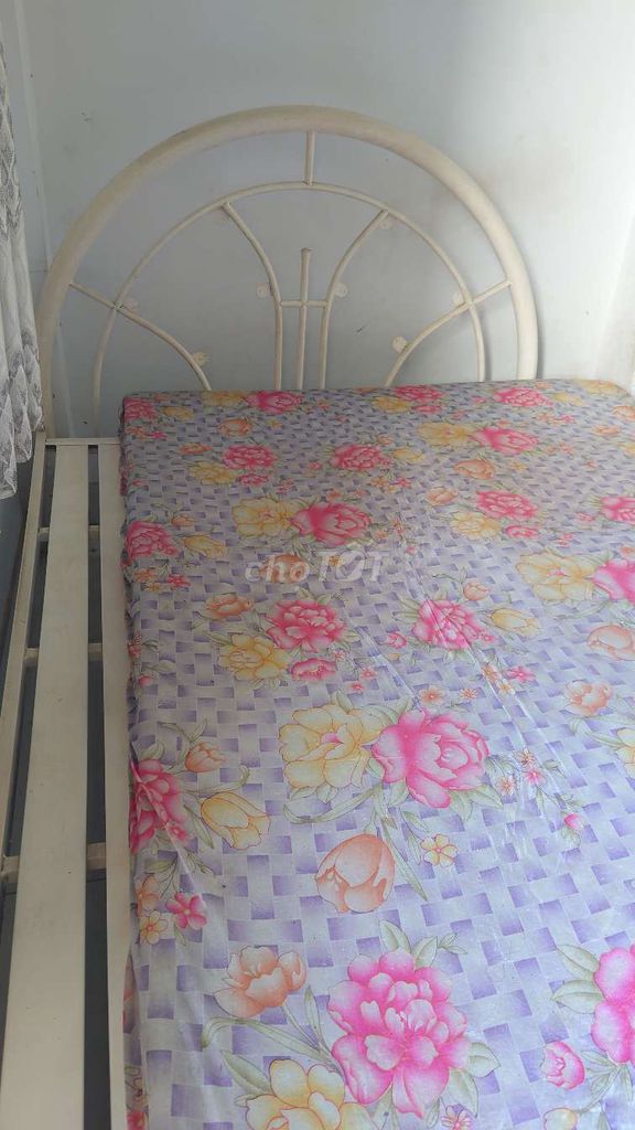 Giường sắt 1m2 màu Trắng. Mua bán Giường, chăn ga gối nệm tại Thành phố Thủ Đức Tp Hồ Chí Minh được đăng bởi Hạnh Hồng hình 1