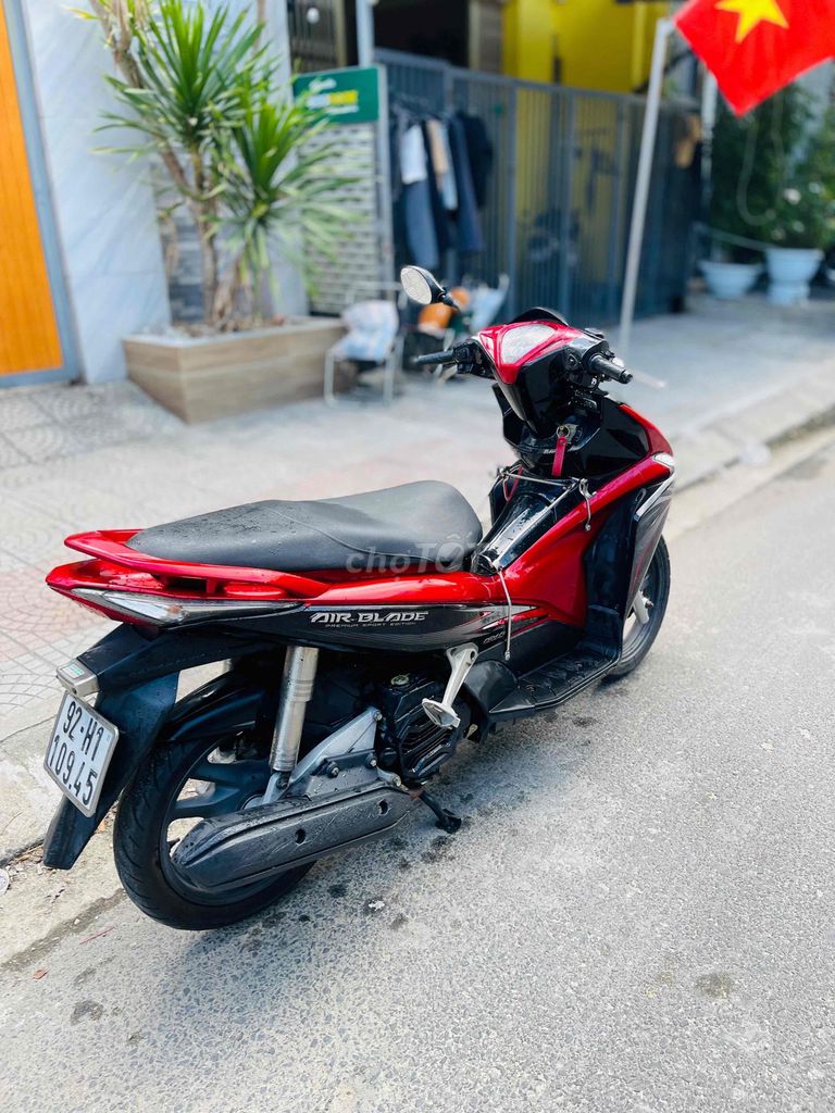 Honda Air Blade 2012 Đỏ đen. Mua bán Xe máy tại Quận Liên Chiểu Đà Nẵng được đăng bởi Xe Máy Cũ Duy Đạt  66 Nguyễn Khuyến hình 4