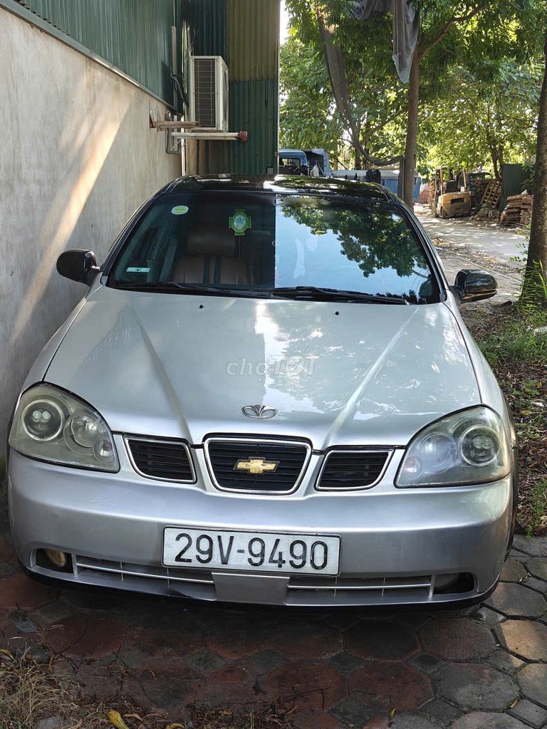 Chevrolet Lacetti серебристый МКПП бензин 5 мест