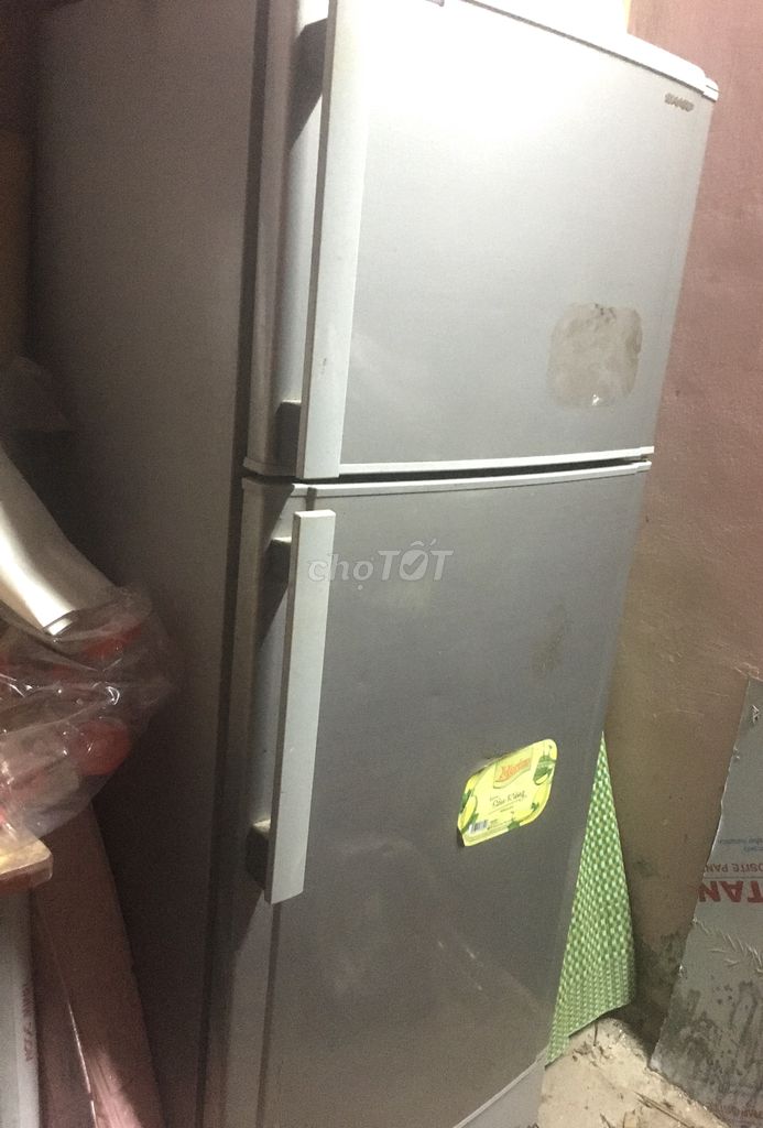 Thanh lý tủ lạnh Sharp hơn 200l dùng tốt tại HN