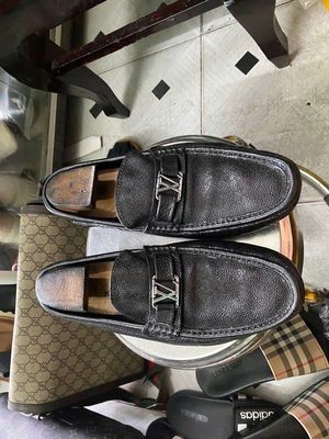 Hiệu LV, made in italy, size 43. Mua bán Giày dép tại Quận 5 Tp Hồ Chí Minh được đăng bởi Nguyễn văn tuấn