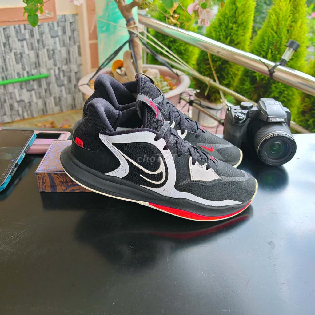 [CHÍNH HÃNG] Giày bóng rổ Nike Kyrie Low 5 EP. Mua bán Giày dép tại Thành phố Bà Rịa Bà Rịa - Vũng Tàu được đăng bởi chú CÔNG AN bán giày CHÍNH HÃNG hình 1