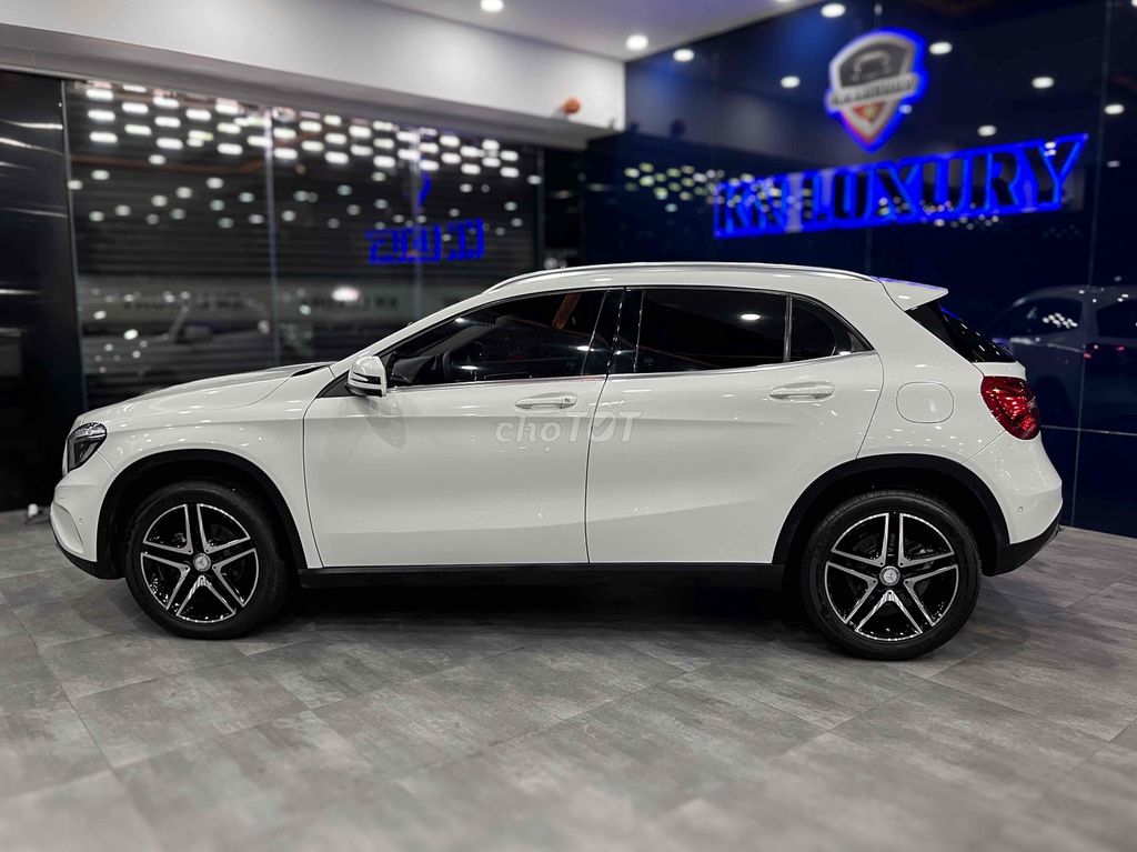 Mercedes GLA200 2017 белый SUV