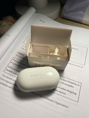 Tai nghe bluetooth Samsung bud plus trắng mới. Mua bán Tivi, Âm thanh tại Quận Gò Vấp Tp Hồ Chí Minh được đăng bởi Trong