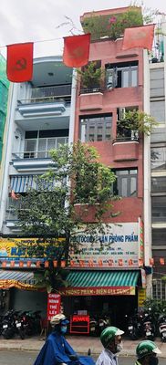 Chính chủ bán nhà mặt tiền đường Khánh Hội, vị trí cực đẹp.