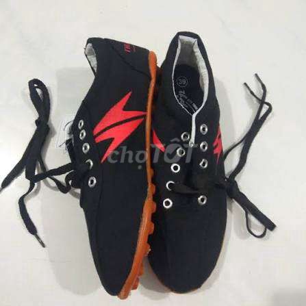 Giày đá bóng Nam Vải Đen trắng. Mua bán Đồ thể thao, Dã ngoại tại Thành phố Hải Dương Hải Dương được đăng bởi shop giay HQ hình 1