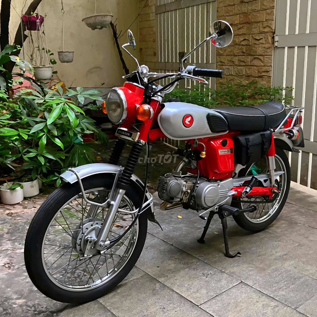 Honda SS50 CL68 красно-серебристая, Япония
