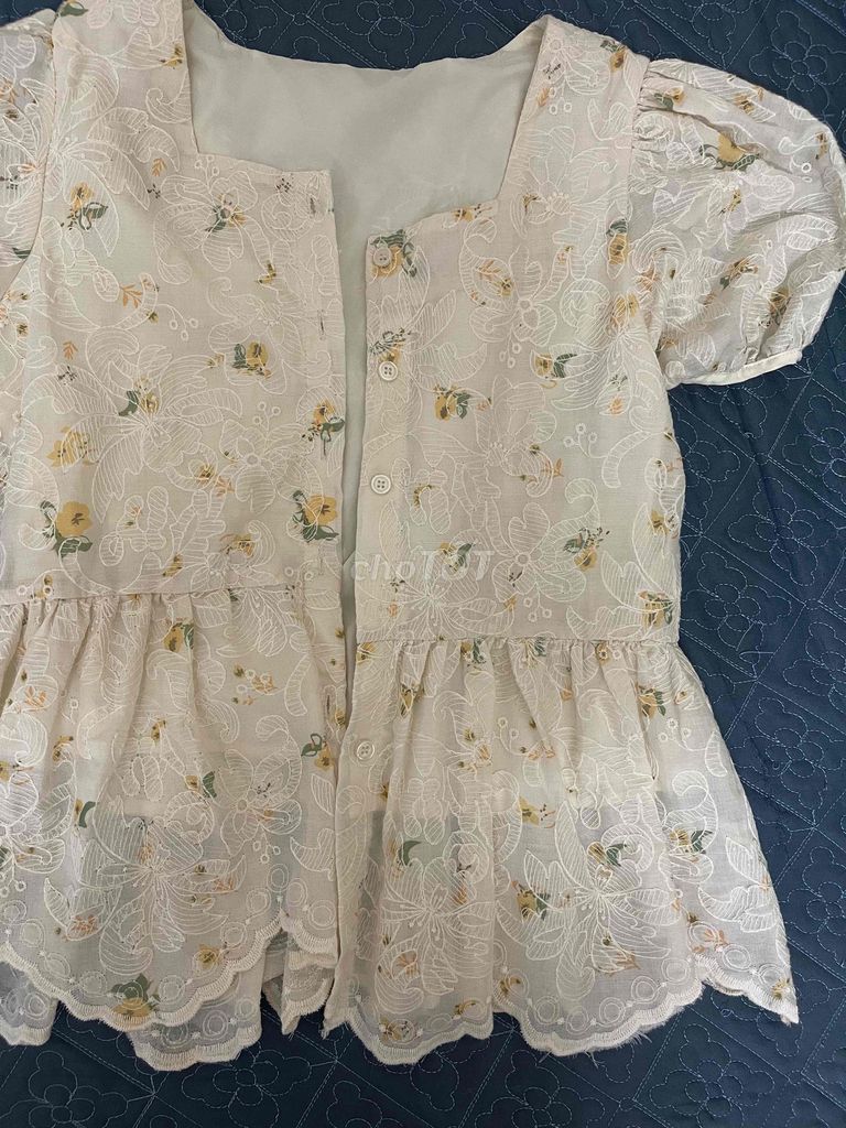 Áo kiểu babydoll Nữ Trắng kem Hoa nhí. Mua bán Quần áo tại Quận Thanh Xuân Hà Nội được đăng bởi Phương Thảo hình 1