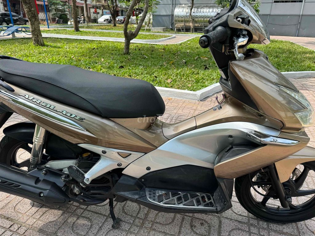 Honda Air Blade 2010 Fi Bs Thành Phố. Mua bán Xe máy tại Quận Gò Vấp Tp Hồ Chí Minh được đăng bởi Cầm Đồ Cường Phát hình 5