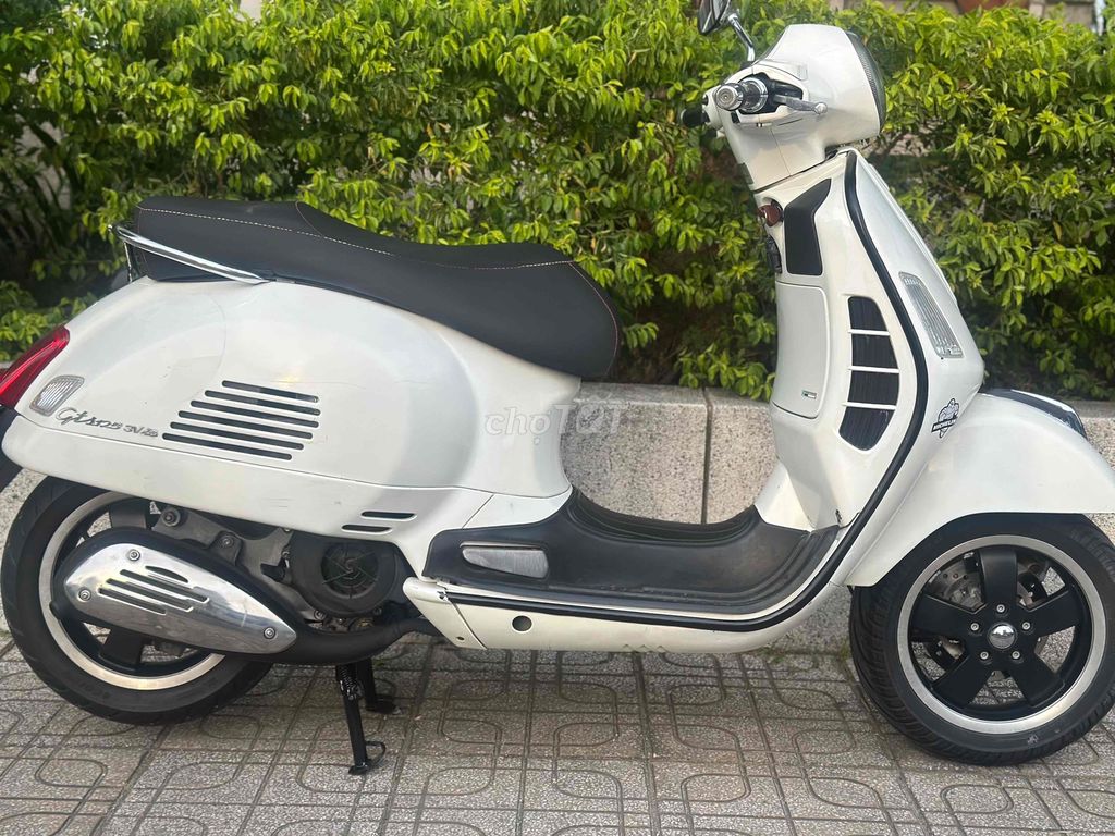Piaggio Vespa GTS 125 3Vie 2014 Trắng. Mua bán Xe máy tại Thành phố Thủ Đức Tp Hồ Chí Minh được đăng bởi Xe Máy Sơn Thủ Đức hình 5