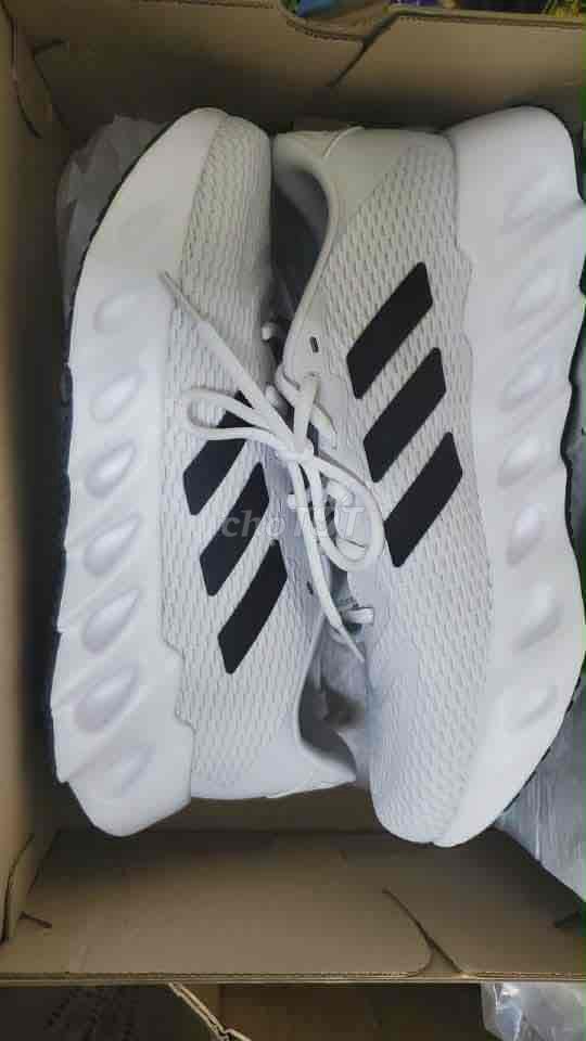 Giày chạy bộ Adidas Switch Run Nam Trắng 41. Mua bán Giày dép tại Thành phố Hồng Ngự Đồng Tháp được đăng bởi Phùng Hoàng Huy hình 1
