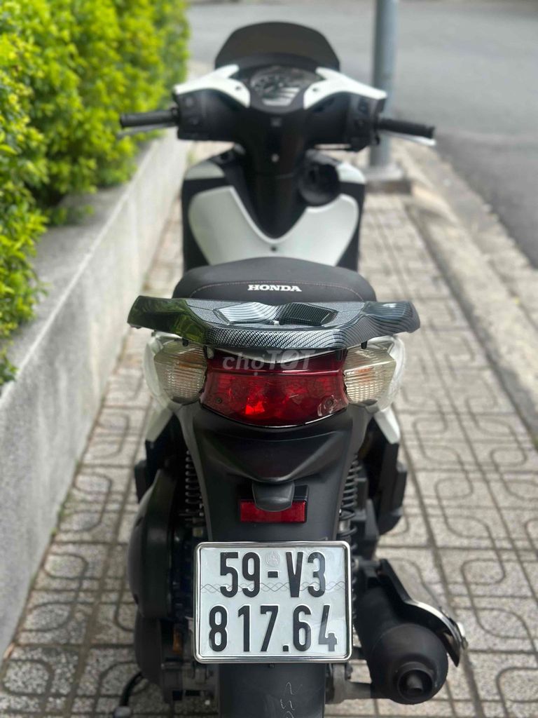Honda SH 125i 2017 Smartkey up SH Ý Trắng BSTP 9c. Mua bán Xe máy tại Thành phố Thủ Đức Tp Hồ Chí Minh được đăng bởi Xe Máy Sơn Thủ Đức hình 9