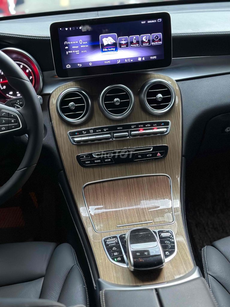 Mercedes GLC 250 4MATIC - 81000 km . Sản xuat 2018. Mua bán Ô tô tại Quận 7 Tp Hồ Chí Minh được đăng bởi Thông Sport  hình 5