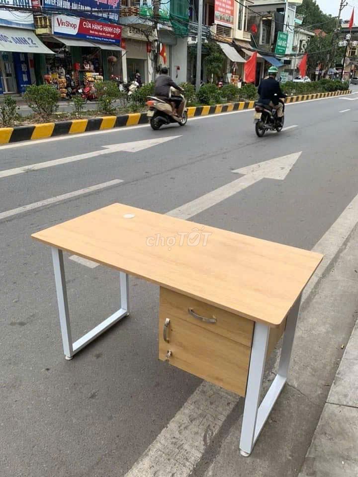 Bàn làm việc. Mua bán Đồ dùng văn phòng tại Quận Sơn Trà Đà Nẵng được đăng bởi ĐỒ CŨ ĐÀ NẴNG  hình 1