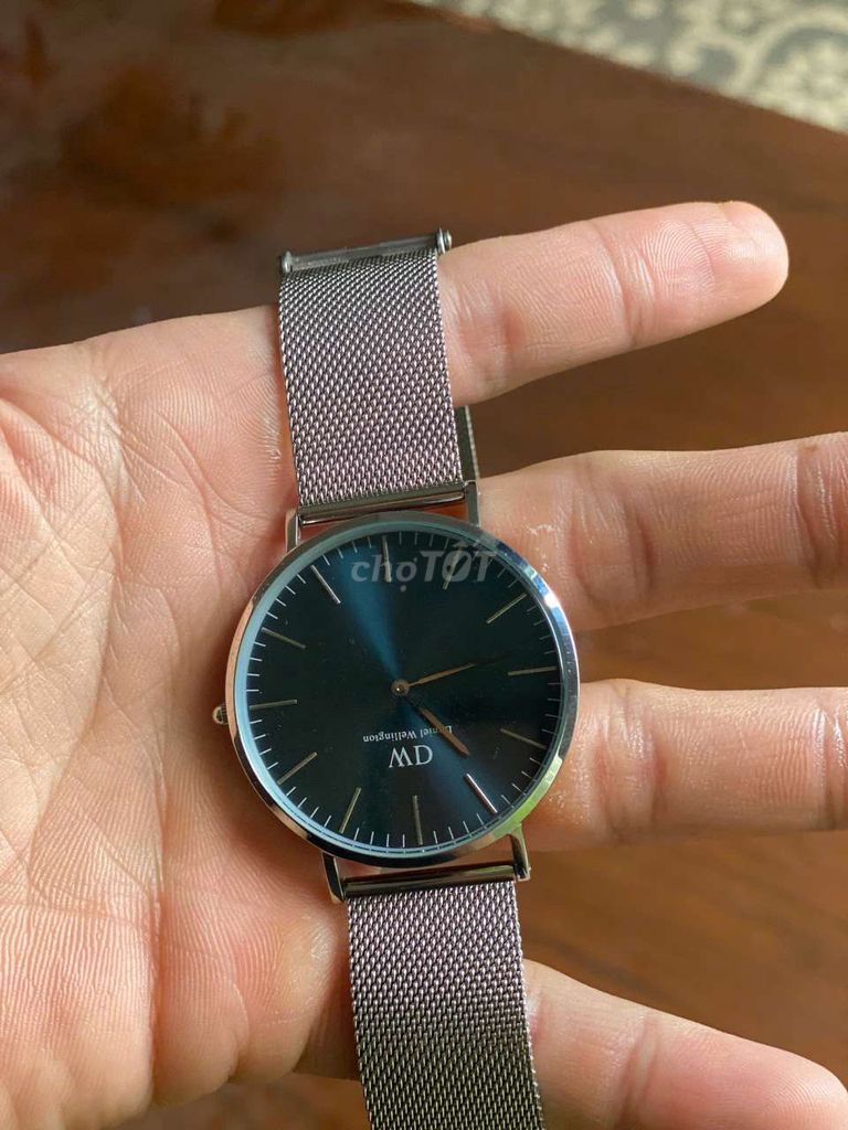 Đồng hồ Daniel Wellington Kim loại Bạc Unisex. Mua bán Đồng hồ tại Thành phố Đà Lạt Lâm Đồng được đăng bởi Chi Nguyen hình 1