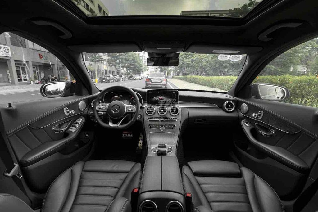 C300_AMG facelift model 2020 màu đen siêu ngầu. Mua bán Ô tô tại Quận 7 Tp Hồ Chí Minh được đăng bởi Dương Phương hình 11