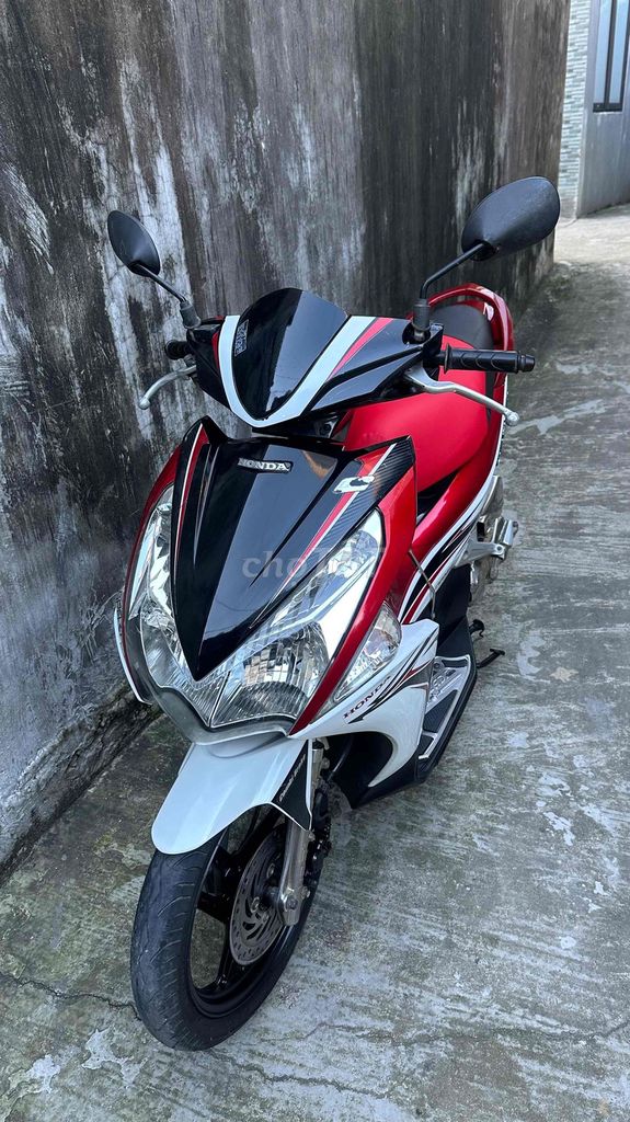 Honda Air Blade Đỏ trắng đen. Mua bán Xe máy tại Thành phố Vinh Nghệ An được đăng bởi cửa hàng xe máy hồng sáng hình 1