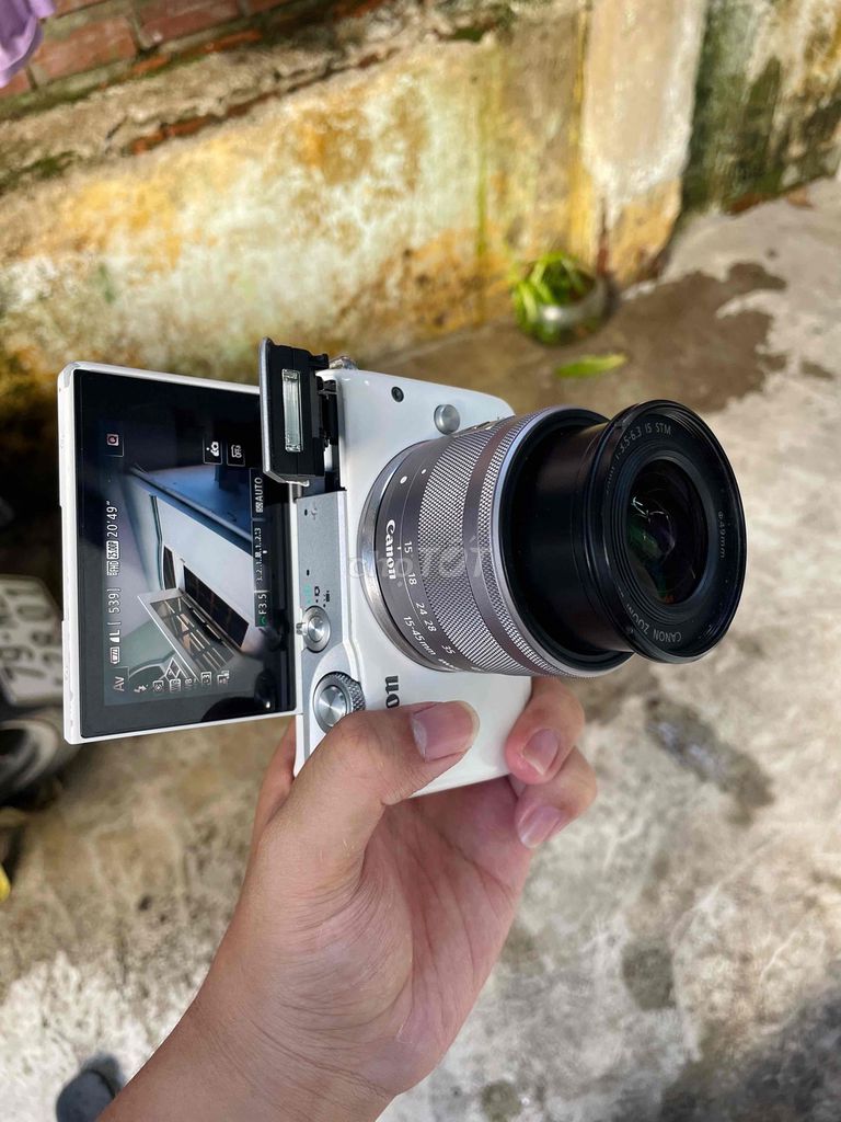 Máy ảnh Canon M10 Trắng. Mua bán Máy ảnh, Máy quay tại Thành phố Nha Trang Khánh Hòa được đăng bởi Phạm Thanh Tùng hình 1