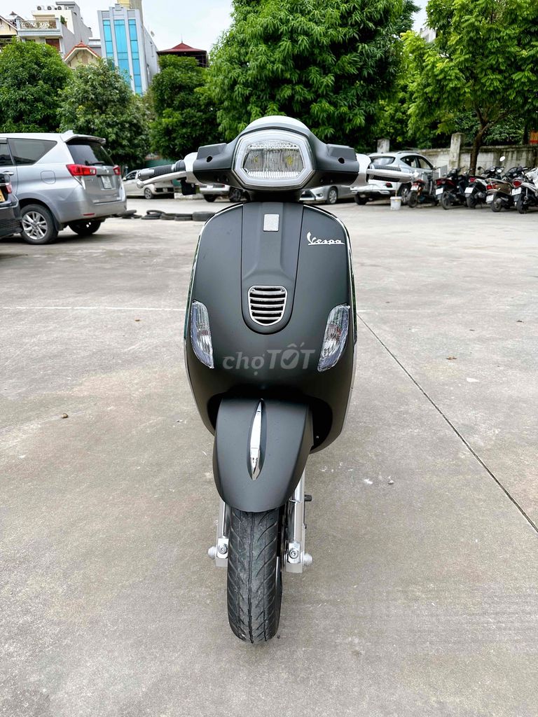 vespa đen nhám đèn vuông ắc quy siêu lướt 2024