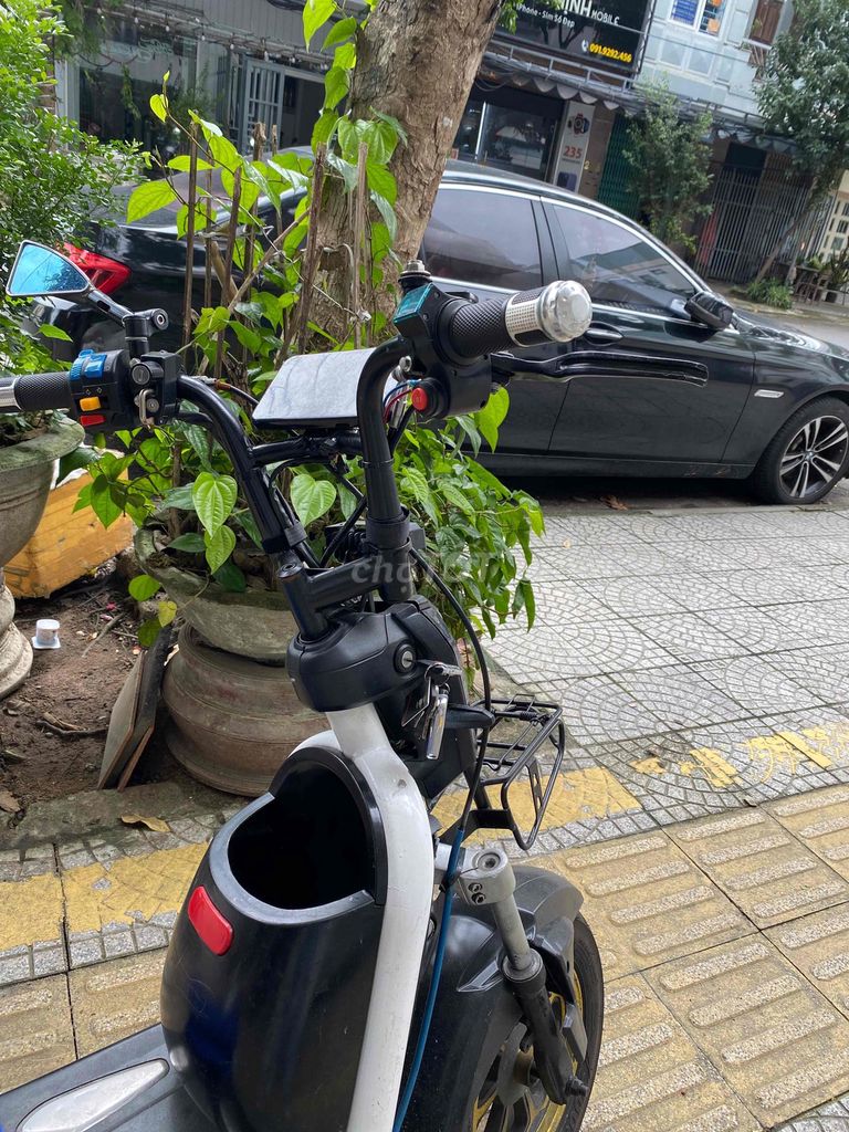 Xe đạp điện Trắng Đen. Mua bán Xe điện tại Quận Thanh Khê Đà Nẵng được đăng bởi Van Huy  hình 4